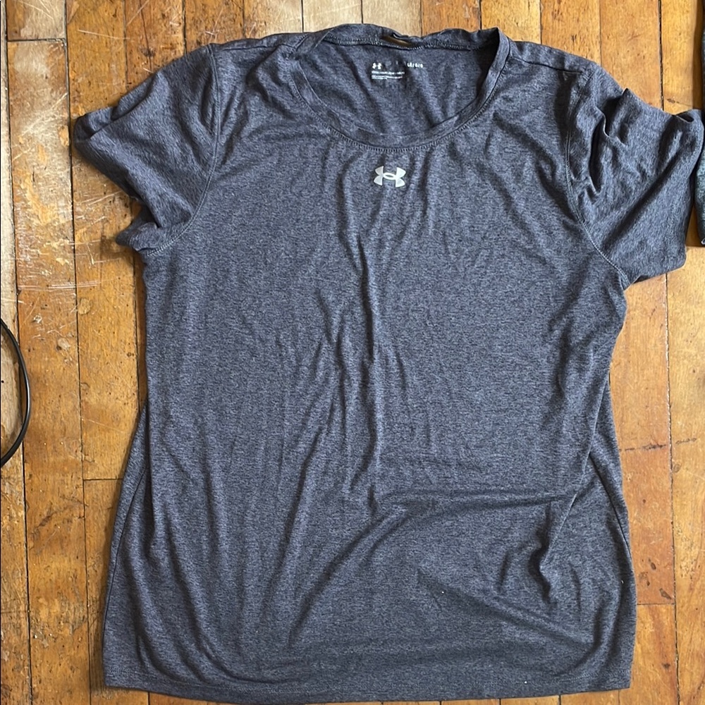 Under Armour Women's Gray T-Shirt